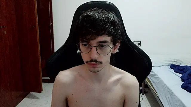 Snapshot of gabrielNovin17cm chatting on August 3, 2026, 9:48 am gabrielNovin17cm online show from August 3, 2026, 9:48 am