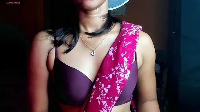 Starry Leila online show from June 27, 2026, 8:52 am