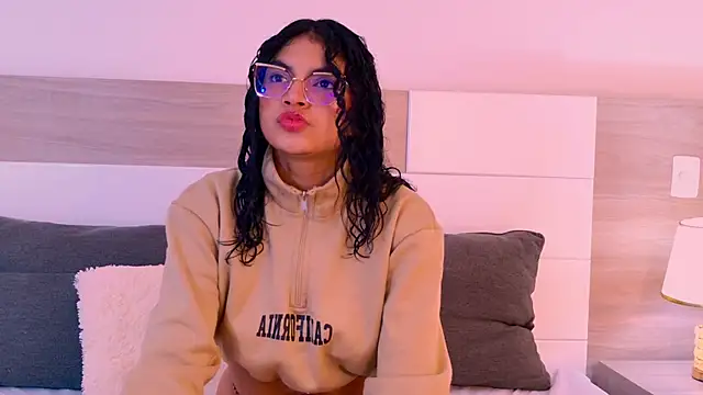 Snapshot of MelodyAlvarez chatting on July 13, 2026, 11:35 am MelodyAlvarez online show from July 13, 2026, 11:35 am
