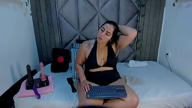 Snapshot of ShelyEvans__ chatting on July 7, 2026, 12:13 am ShelyEvans online show from July 7, 2026, 12:13 am