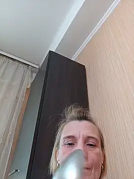 Snapshot of Kriss-Miss-Kiss chatting on June 18, 2026, 4:11 pm Kriss-Miss-Kiss online show from June 18, 2026, 4:11 pm