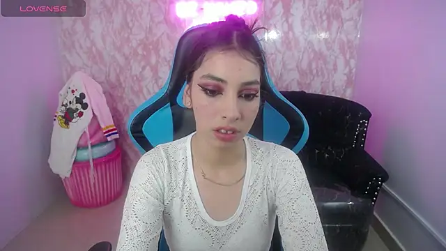 Snapshot of KiaraStar_ch chatting on July 10, 2026, 8:44 pm KiaraStar ch online show from July 10, 2026, 8:44 pm