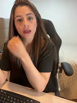 Snapshot of vivian_segreti chatting on June 27, 2026, 12:26 am vivian segreti online show from June 27, 2026, 12:26 am