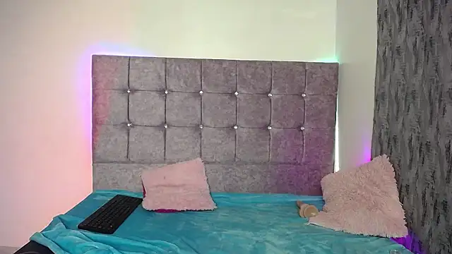 Snapshot of zira_lux chatting on June 25, 2026, 4:01 am zira lux online show from June 25, 2026, 4:01 am