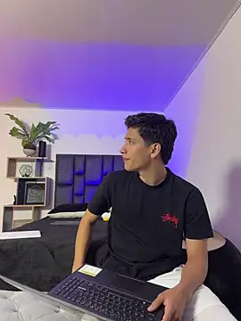 Snapshot of SantiLux_ chatting on June 21, 2026, 3:53 am SantiLux online show from June 21, 2026, 3:53 am