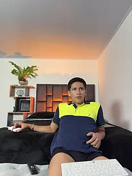 Snapshot of SantiLux_ chatting on June 22, 2026, 6:10 am SantiLux online show from June 22, 2026, 6:10 am