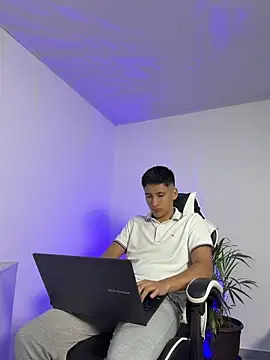 Snapshot of SantiLux_ chatting on June 25, 2026, 3:39 am SantiLux online show from June 25, 2026, 3:39 am