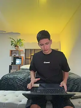 Snapshot of SantiLux_ chatting on July 5, 2026, 11:23 pm SantiLux online show from July 5, 2026, 11:23 pm