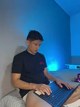 Snapshot of SantiLux_ chatting on July 17, 2026, 2:51 am SantiLux online show from July 17, 2026, 2:51 am