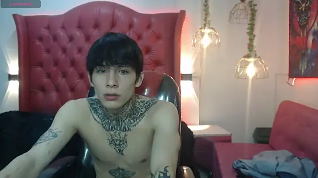 Snapshot of Cry_thereal chatting on July 6, 2026, 10:01 pm Cry thereal online show from July 6, 2026, 10:01 pm