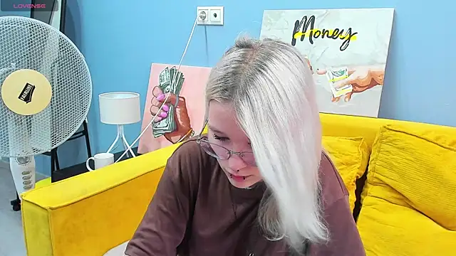 Snapshot of Nika-Smith chatting on August 5, 2026, 9:34 am Nika-Smith online show from August 5, 2026, 9:34 am