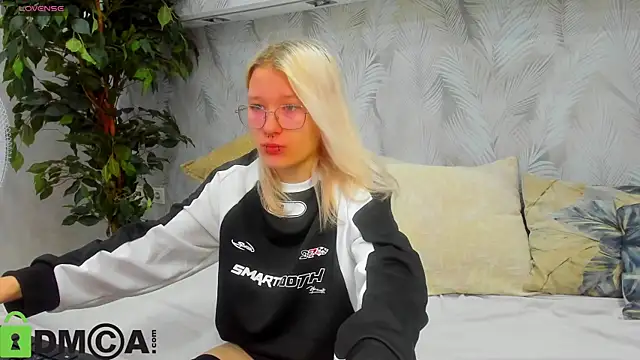 Snapshot of Nika-Smith chatting on August 6, 2026, 9:22 am Nika-Smith online show from August 6, 2026, 9:22 am
