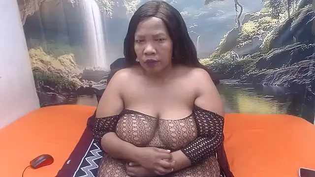 CURVYELEGANCExxx online show from July 15, 2026, 4:40 am