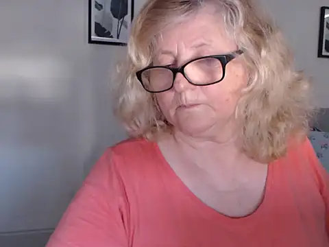 Snapshot of NoraMelow chatting on July 11, 2026, 7:44 am NoraMelow online show from July 11, 2026, 7:44 am