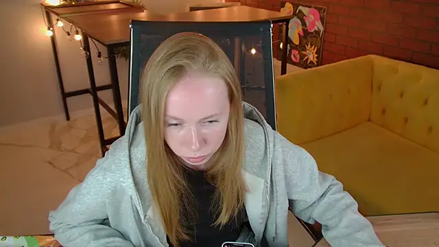 BellaRosewood online show from June 28, 2026, 5:24 am