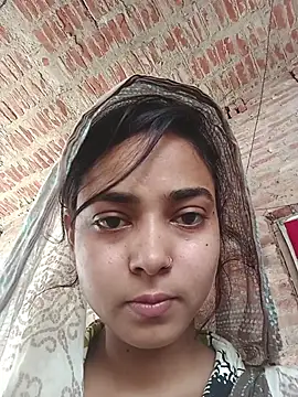 Snapshot of Simran_143 chatting on June 18, 2026, 7:41 am Simran 143 online show from June 18, 2026, 7:41 am