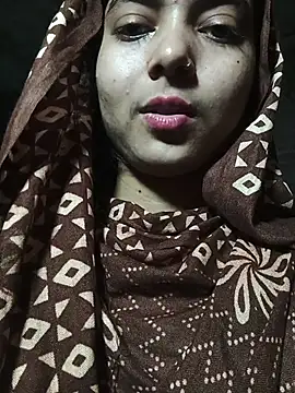 Snapshot of Simran_143 chatting on August 4, 2026, 4:20 pm Simran 143 online show from August 4, 2026, 4:20 pm