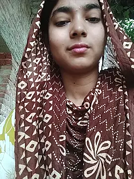 Snapshot of Simran_143 chatting on August 5, 2026, 4:26 am Simran 143 online show from August 5, 2026, 4:26 am