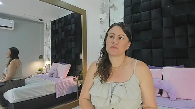 Snapshot of CharlotteG_ chatting on July 5, 2026, 1:29 pm CharlotteG online show from July 5, 2026, 1:29 pm