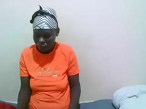 Snapshot of bianca_love2 chatting on July 6, 2026, 10:45 am bianca love2 online show from July 6, 2026, 10:45 am