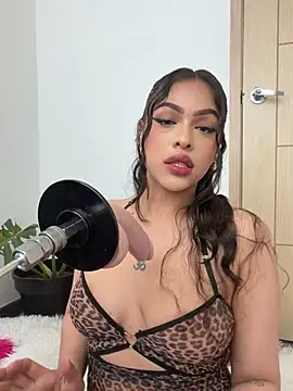 Snapshot of MilaHank chatting on July 8, 2026, 3:49 pm MilaHank online show from July 8, 2026, 3:49 pm