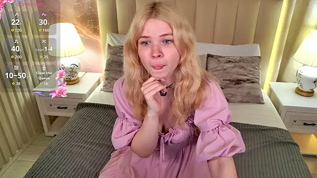 Snapshot of ChloeWells chatting on July 8, 2026, 3:33 am ChloeWells online show from July 8, 2026, 3:33 am