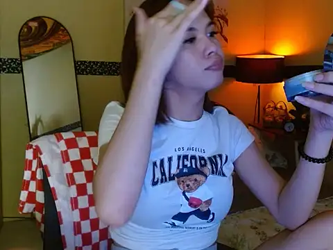 Snapshot of SweetTs4u chatting on August 5, 2026, 9:23 am SweetTs4u online show from August 5, 2026, 9:23 am