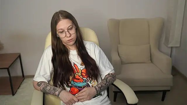 Snapshot of ClarisaBuress chatting on June 23, 2026, 9:51 am ClarisaBuress online show from June 23, 2026, 9:51 am