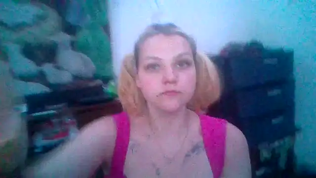 Snapshot of Elliebellie1 chatting on June 18, 2026, 3:27 pm Elliebellie1 online show from June 18, 2026, 3:27 pm