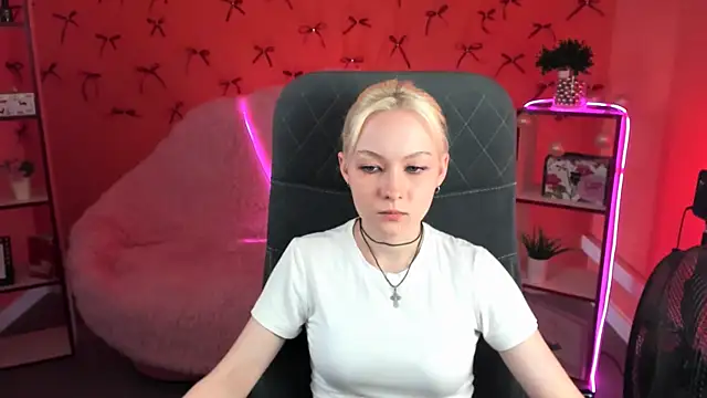 Snapshot of OliviaVale chatting on June 22, 2026, 9:39 am OliviaVale online show from June 22, 2026, 9:39 am