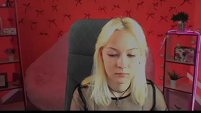 Snapshot of OliviaVale chatting on June 23, 2026, 9:51 am OliviaVale online show from June 23, 2026, 9:51 am