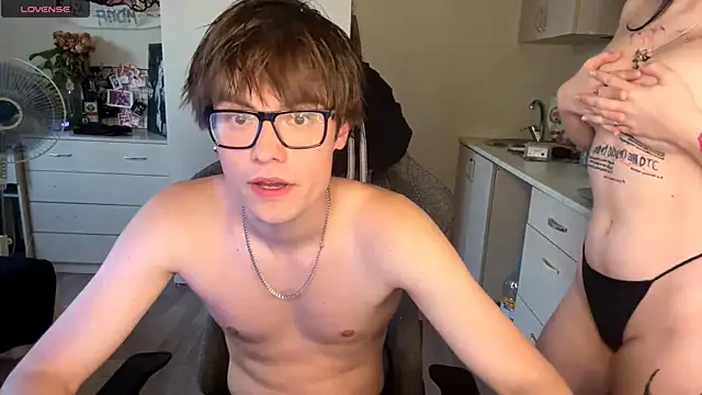 JadeNoiiir online show from August 5, 2026, 5:05 pm