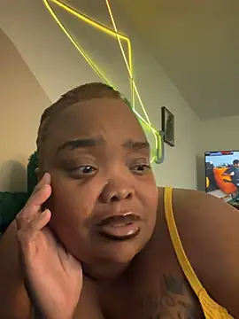 Snapshot of Caramelcreamer chatting on June 19, 2026, 12:37 am Caramelcreamer online show from June 19, 2026, 12:37 am