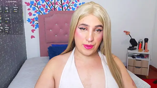roxxy pink  online show from June 19, 2026, 6:45 pm