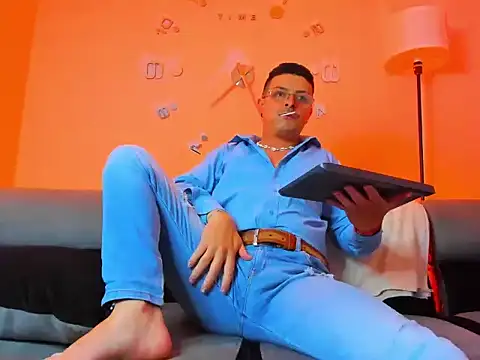 Snapshot of Leo_Hunt_ chatting on June 20, 2026, 3:42 am Leo Hunt online show from June 20, 2026, 3:42 am