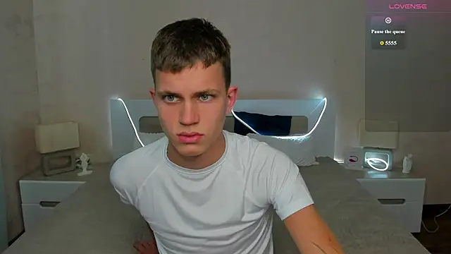 m0neyken online show from July 8, 2026, 7:13 am