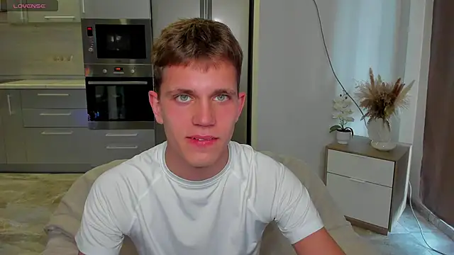 m0neyken online show from August 4, 2026, 2:15 am