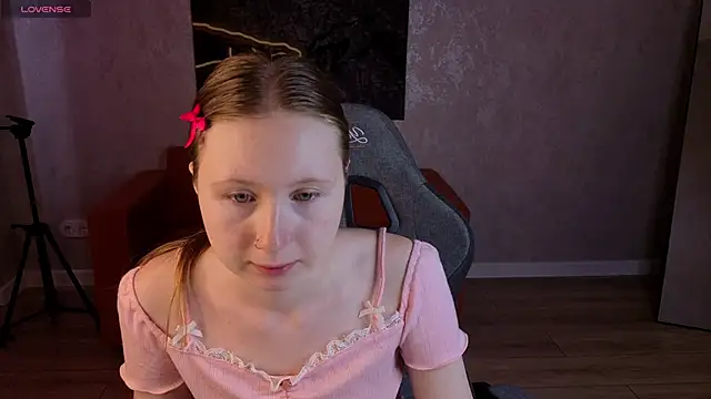Snapshot of LiliTiny chatting on June 27, 2026, 1:21 am LiliTiny online show from June 27, 2026, 1:21 am