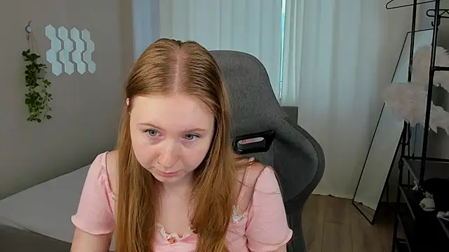 Snapshot of LiliTiny chatting on July 22, 2026, 2:14 am LiliTiny online show from July 22, 2026, 2:14 am