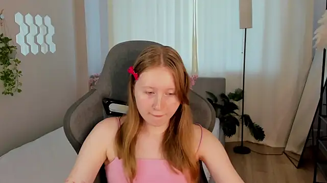 Snapshot of LiliTiny chatting on August 2, 2026, 10:14 am LiliTiny online show from August 2, 2026, 10:14 am