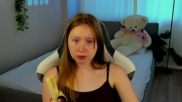 Snapshot of LiliTiny chatting on August 4, 2026, 3:32 am LiliTiny online show from August 4, 2026, 3:32 am