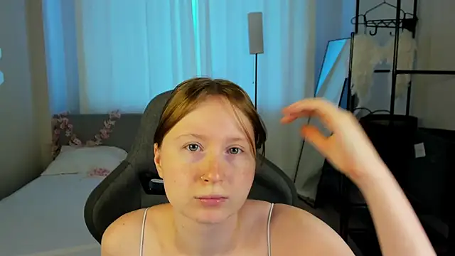 Snapshot of LiliTiny chatting on August 7, 2026, 1:18 am LiliTiny online show from August 7, 2026, 1:18 am