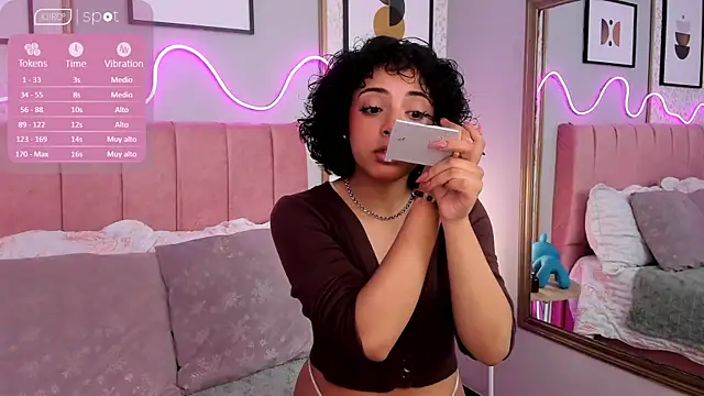 Snapshot of LUMINEVERLIGTH chatting on July 2, 2026, 12:00 pm LUMINEVERLIGTH online show from July 2, 2026, 12:00 pm