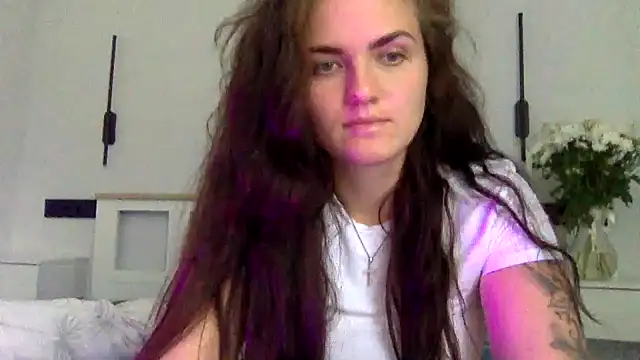 Violeya online show from June 30, 2026, 9:43 am