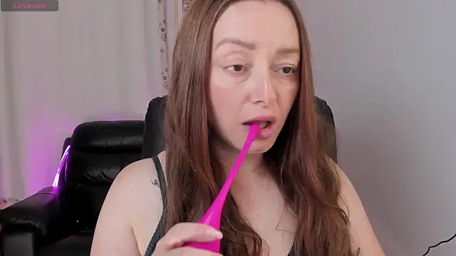 Snapshot of michelleferrari_ chatting on July 22, 2026, 9:28 pm michelleferrari online show from July 22, 2026, 9:28 pm