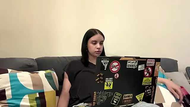 Snapshot of martinienjoyer chatting on June 26, 2026, 7:35 am martinienjoyer online show from June 26, 2026, 7:35 am