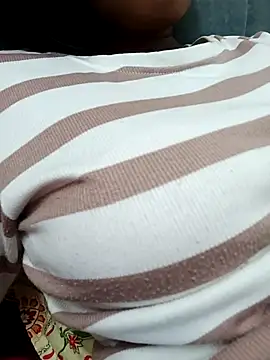 Snapshot of avii5 chatting on August 6, 2026, 7:16 pm avii5 online show from August 6, 2026, 7:16 pm