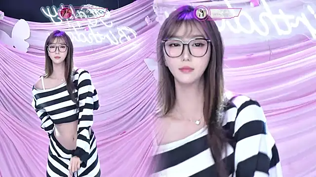 Snapshot of Goddess--001 chatting on August 7, 2026, 11:23 am Goddess--001 online show from August 7, 2026, 11:23 am