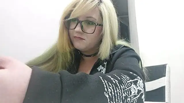 Snapshot of FeliniKatechini chatting on June 29, 2026, 9:15 pm FeliniKatechini online show from June 29, 2026, 9:15 pm