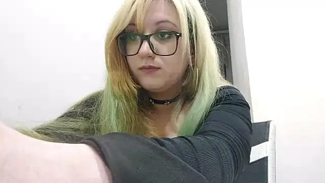 Snapshot of FeliniKatechini chatting on June 30, 2026, 9:16 pm FeliniKatechini online show from June 30, 2026, 9:16 pm